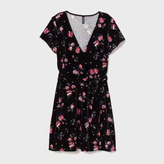 

Платье H&M 06740108 40 Черное