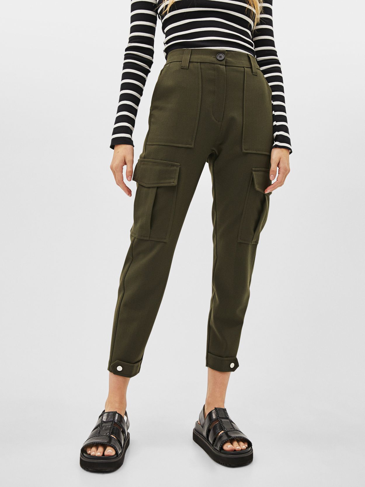 

Брюки Bershka 00056168505 34 Хаки