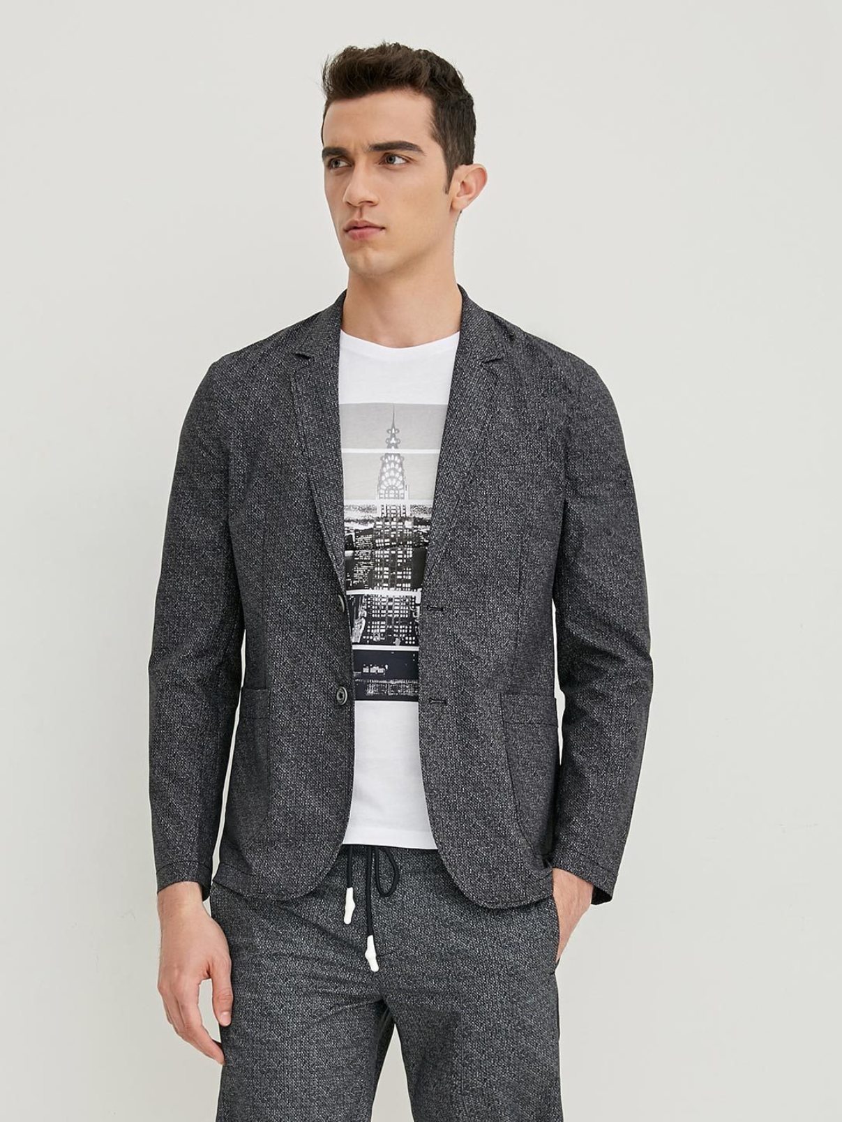 

Пиджак Jack & Jones 217208503  черный + синий, Пиджак Jack & Jones 217208503 M черный + синий