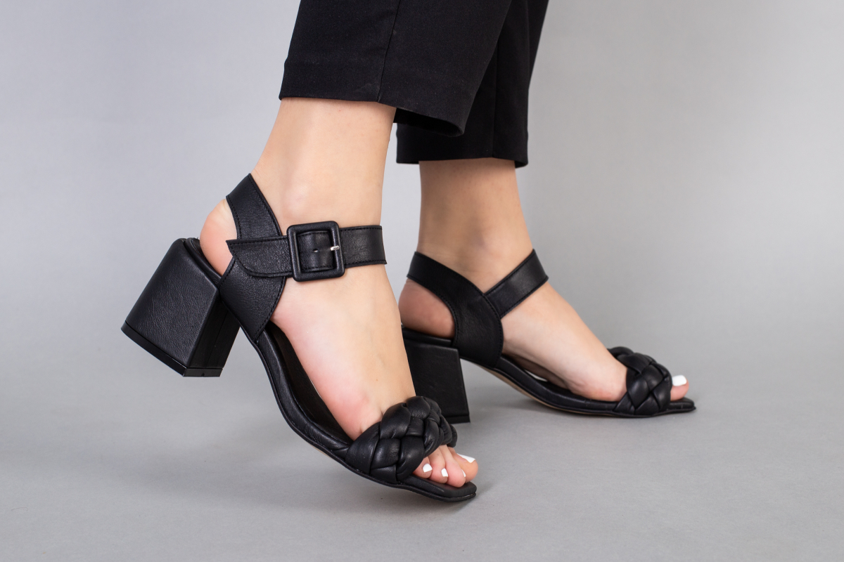 

Босоножки VZUTIK 39 Черный 6742/39