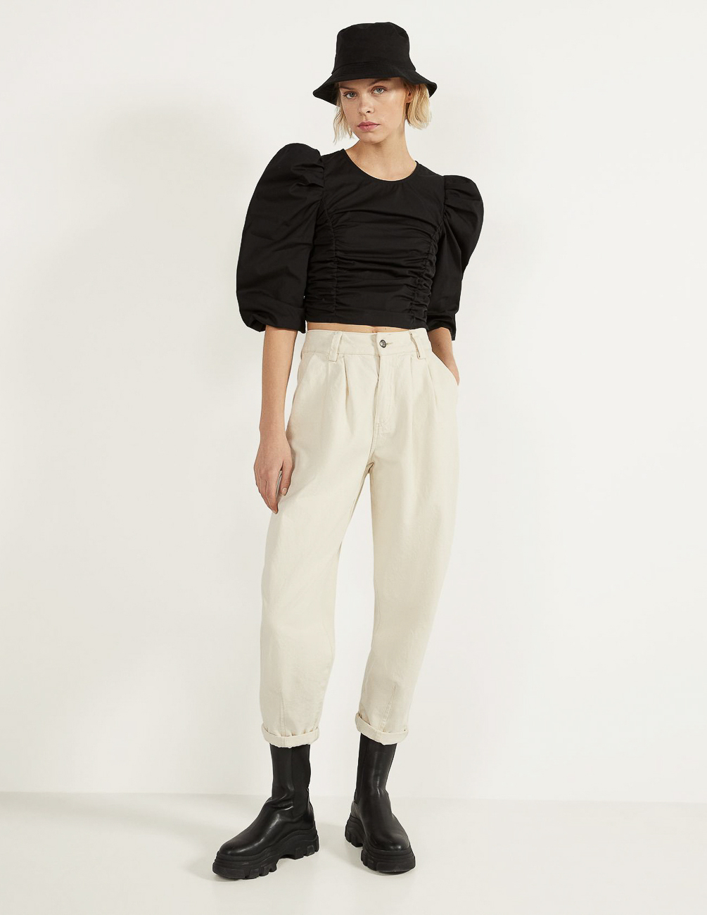 

Блуза Bershka Ж1064444 (0703/168/800) цвет черный XS