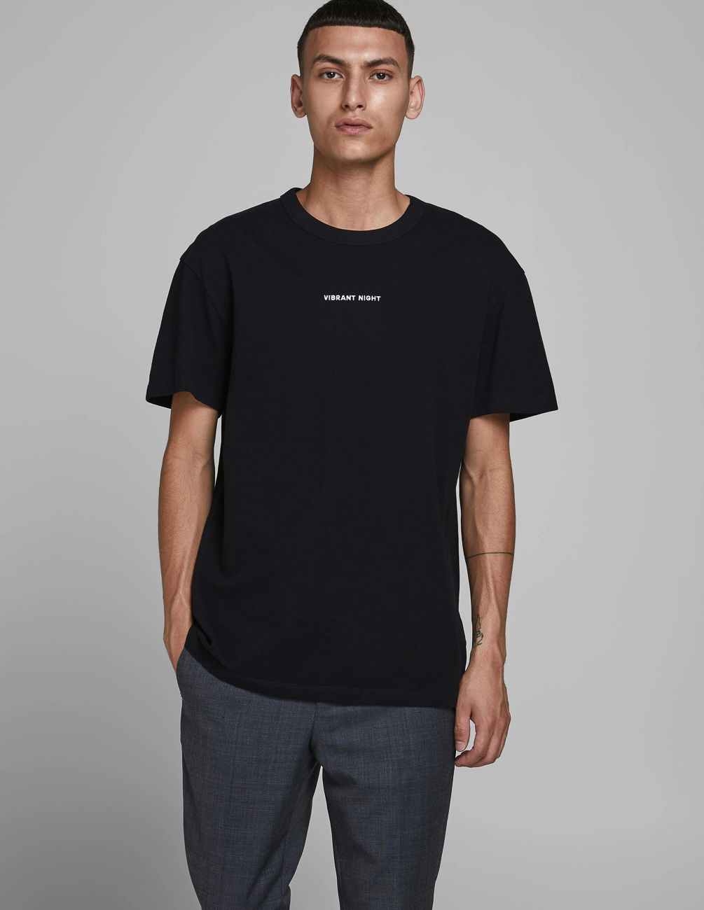 

Футболка JACK&JONES М0111077 цвет черный S