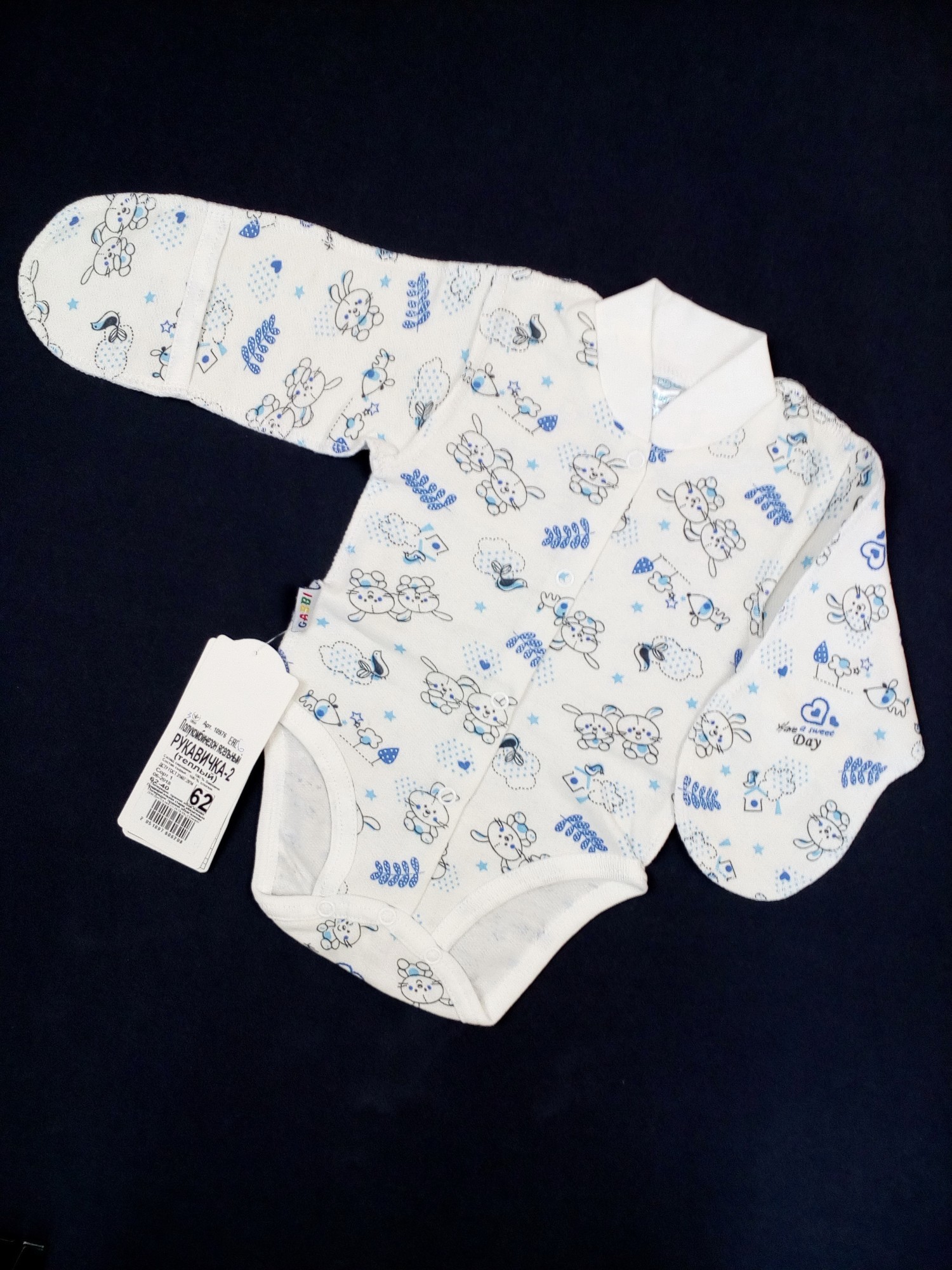 

Боди Рукавичка GABBI Зайки 56см молочное 10976