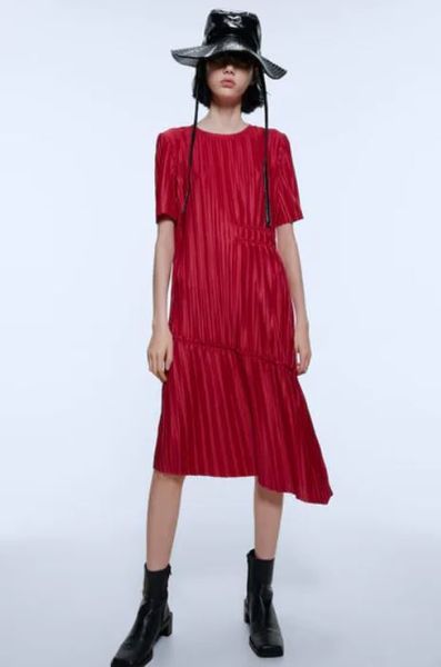 

Платье Zara L красное (1203-577)