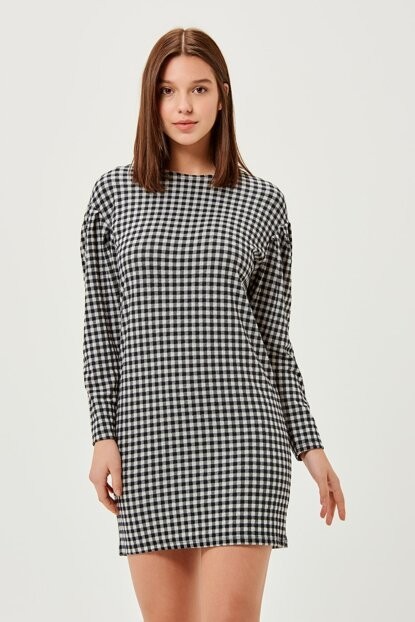 

Платье Bershka М черный 4820227781007
