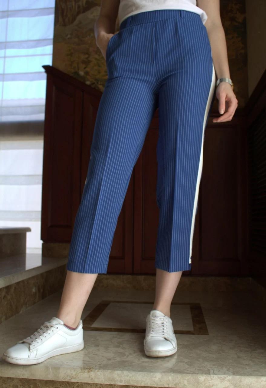 

Брюки Classic Fashion женские в полоску укороченные с лампасом пояс на резинке синие  3XL, Брюки Classic Fashion женские в полоску укороченные с лампасом пояс на резинке синие 54 3XL