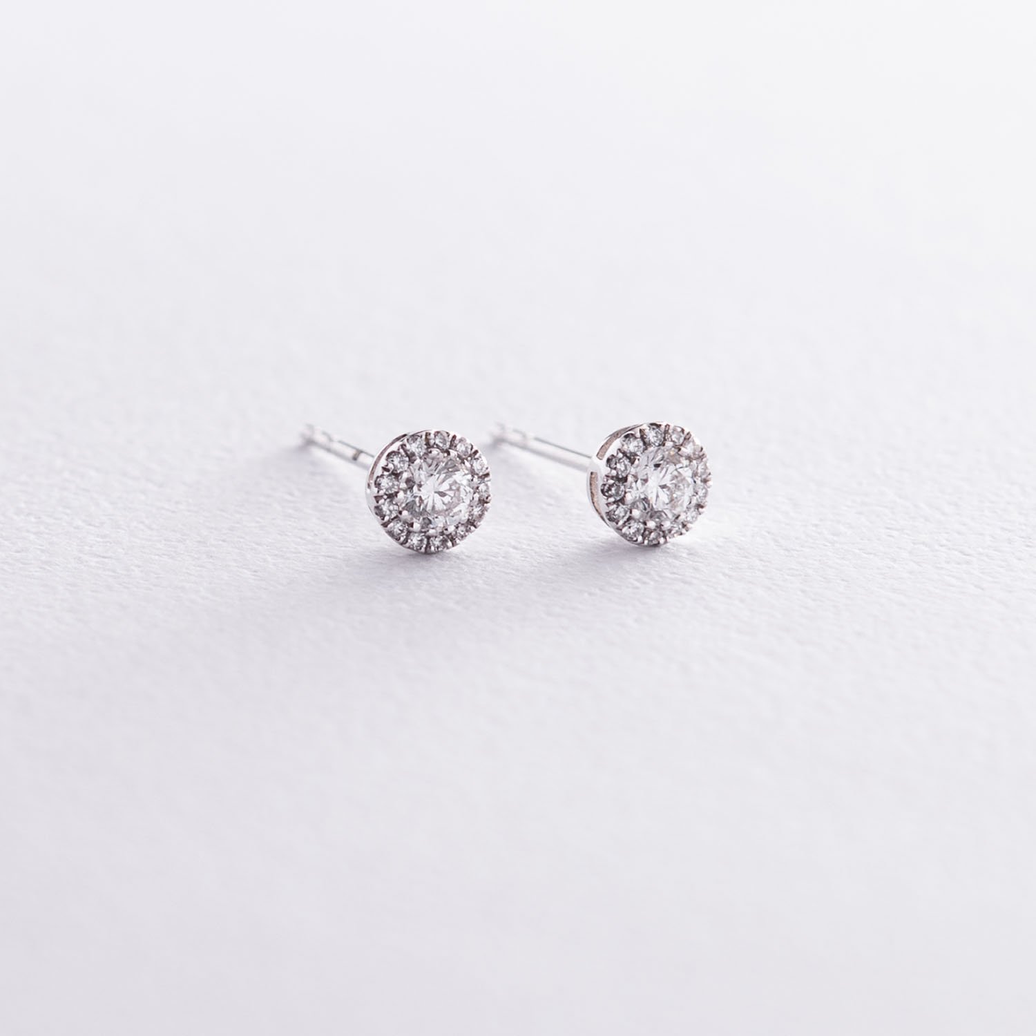 

Золотые серьги-пусеты (бриллиант) E00350mi Оникс