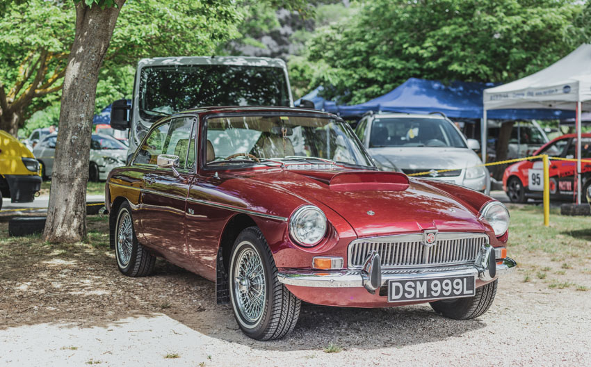 

Фотообои Динго Авто Mgb Gt Красный Раритет №9224v