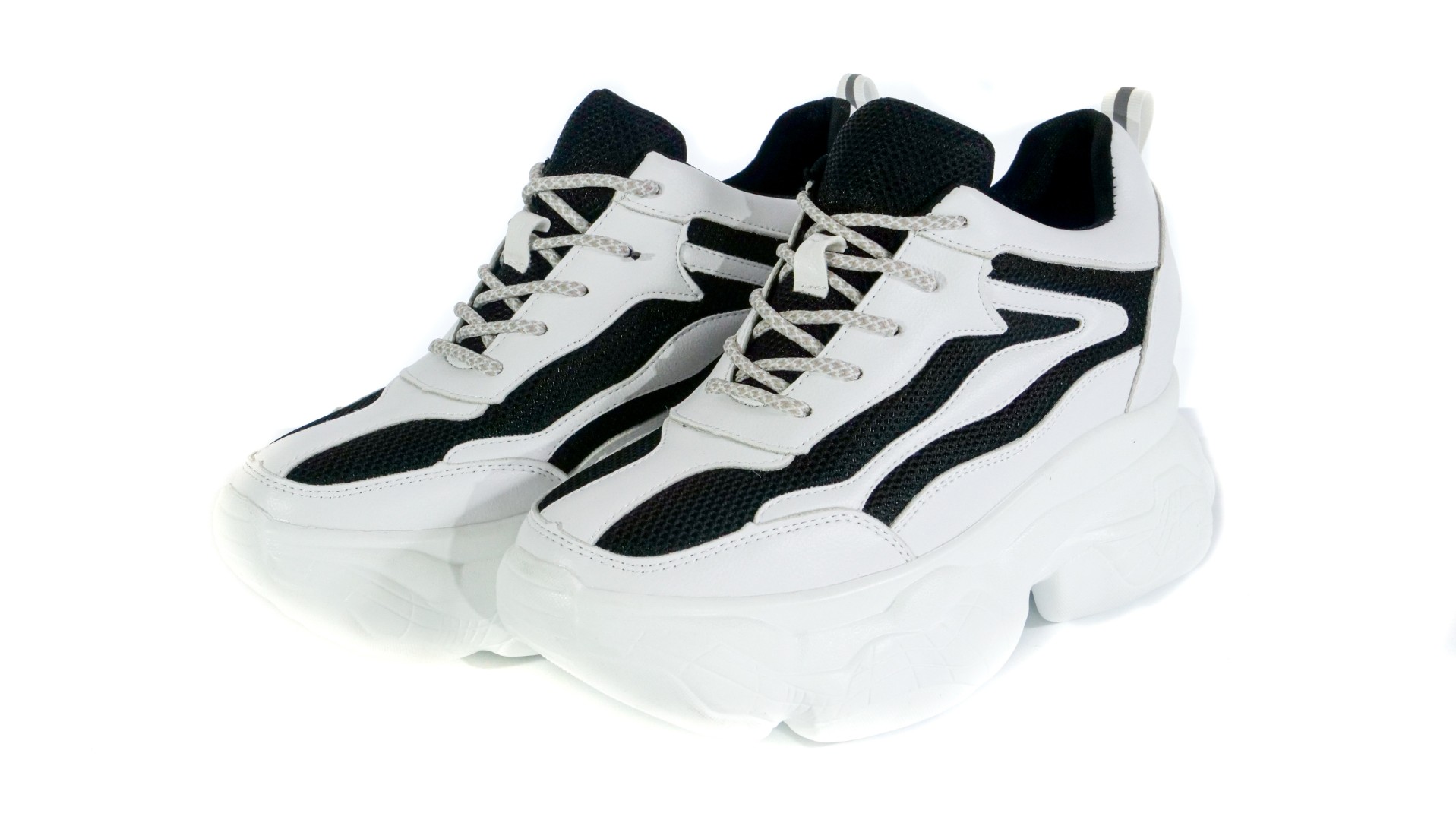 

Кроссовки женские высокие LookHere b206 37 23 см White