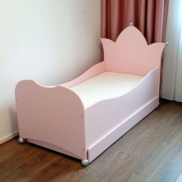 

Детская кровать ESIES Crown с ящиком розовая 180х90