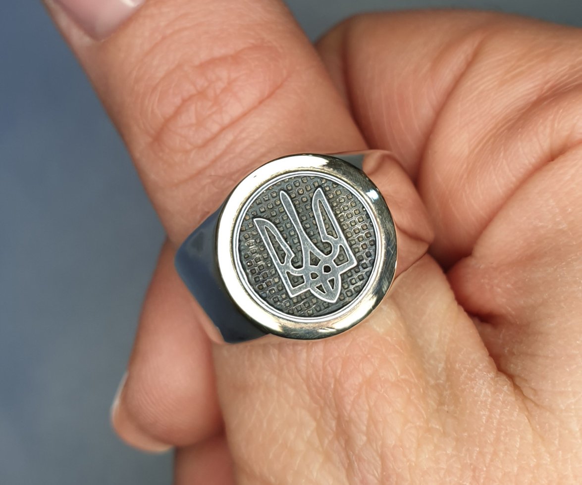 

Кольцо серебряное "Тризуб" 22 6,12 г
