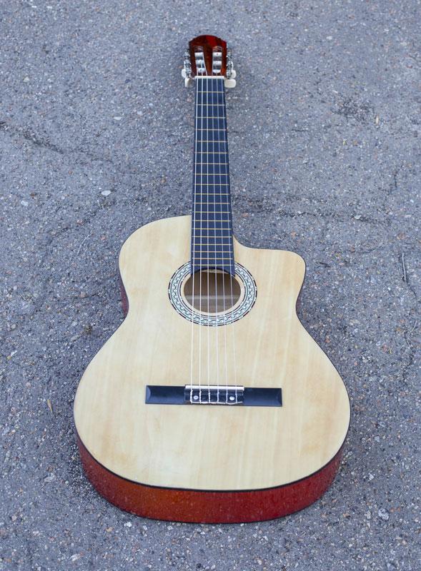 

Гитара классическая 4/4 Almira CG-1702C NT, с вырезом на корпусе