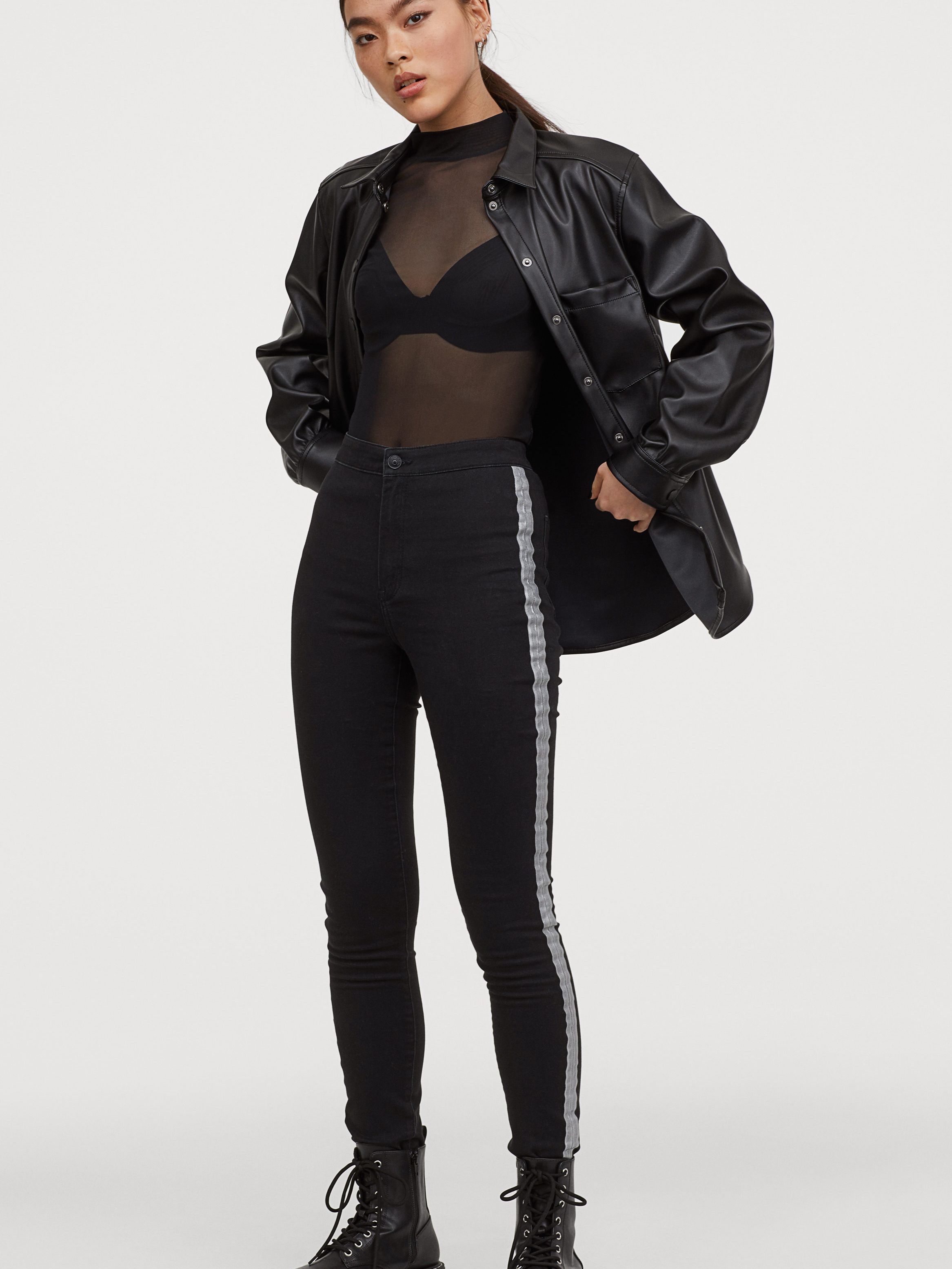 

Брюки H&M Divided 04-0795550 48 Черные (СА2000001739129)