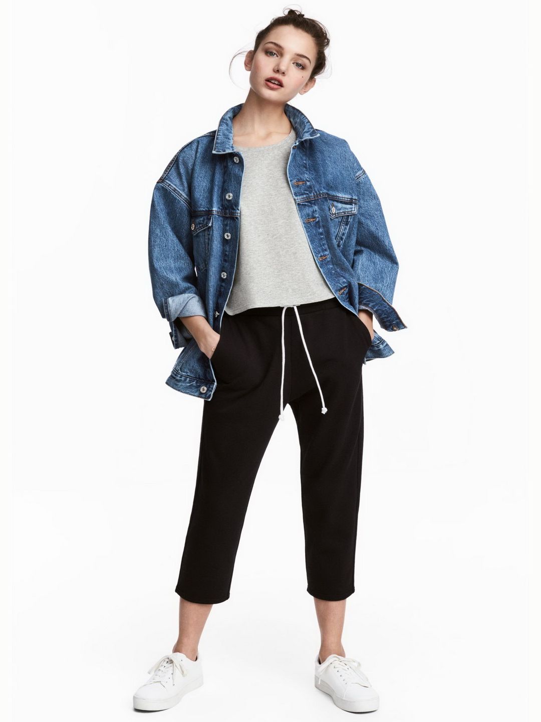 

Брюки H&M Divided 05-0485929-5 S Черные (СА2000001645758)