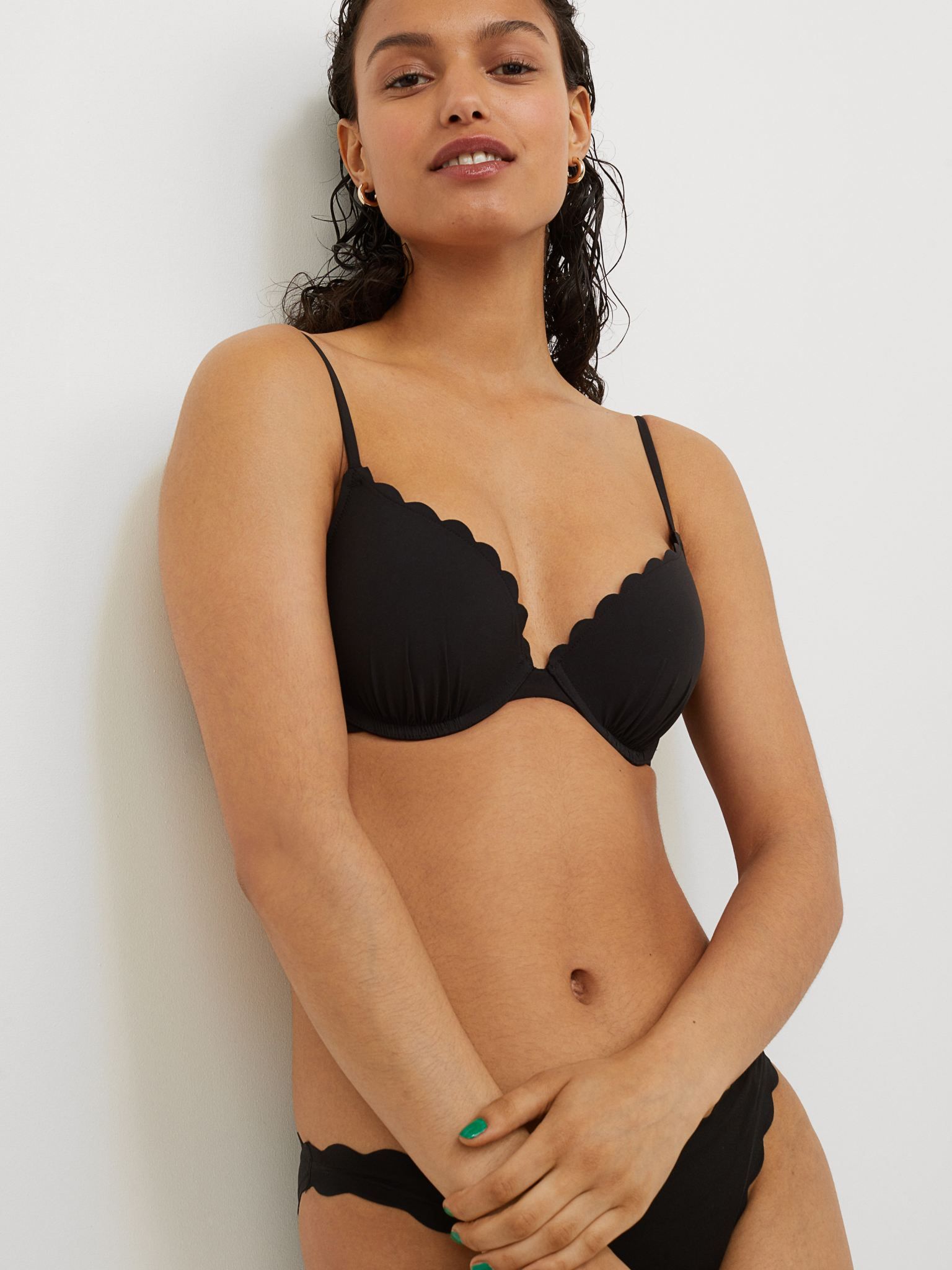 

Верхняя часть купальника H&M 06-0823505-002 70B Черная (СА2000001851500)