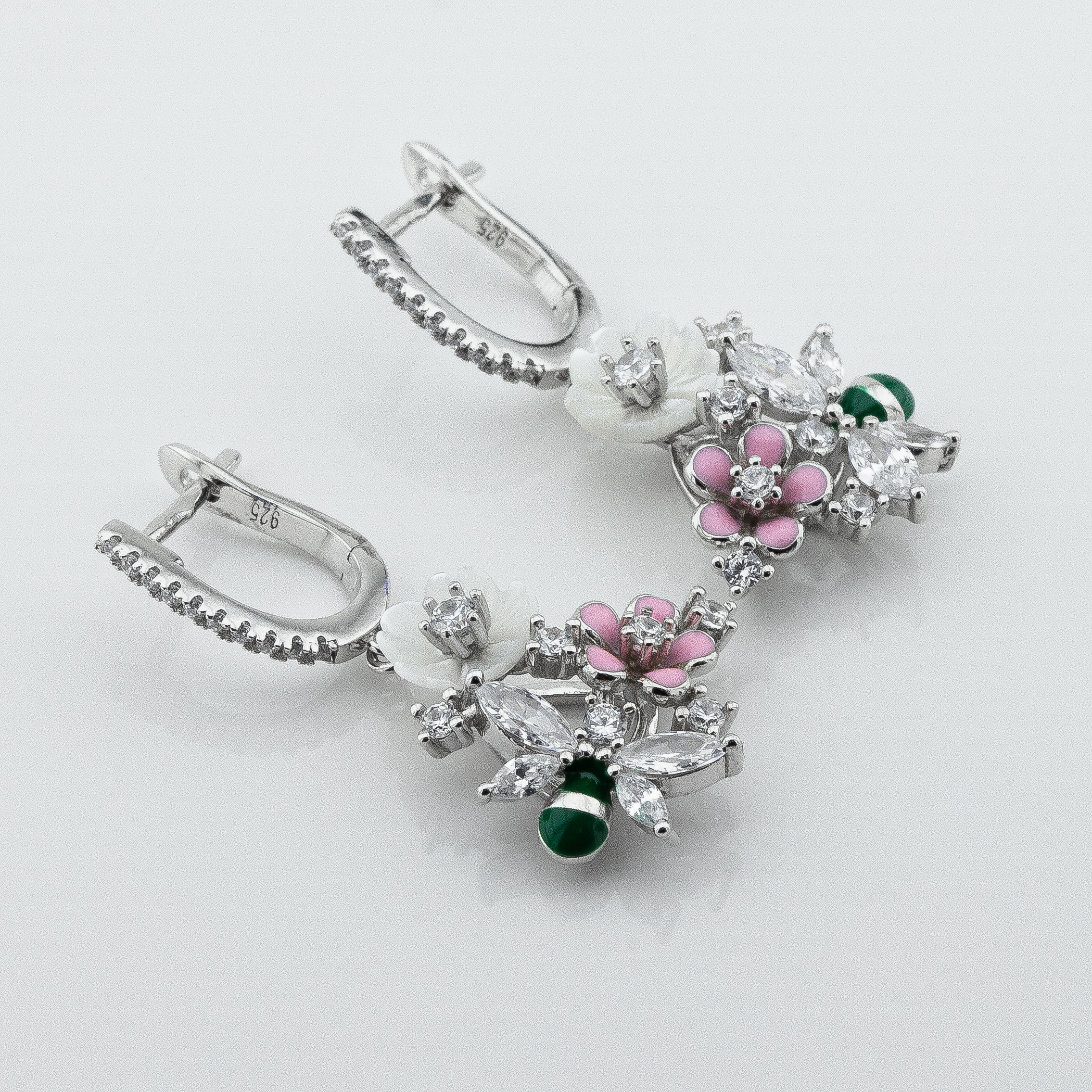 

Серебряные серьги Цветы c121777 Диамант