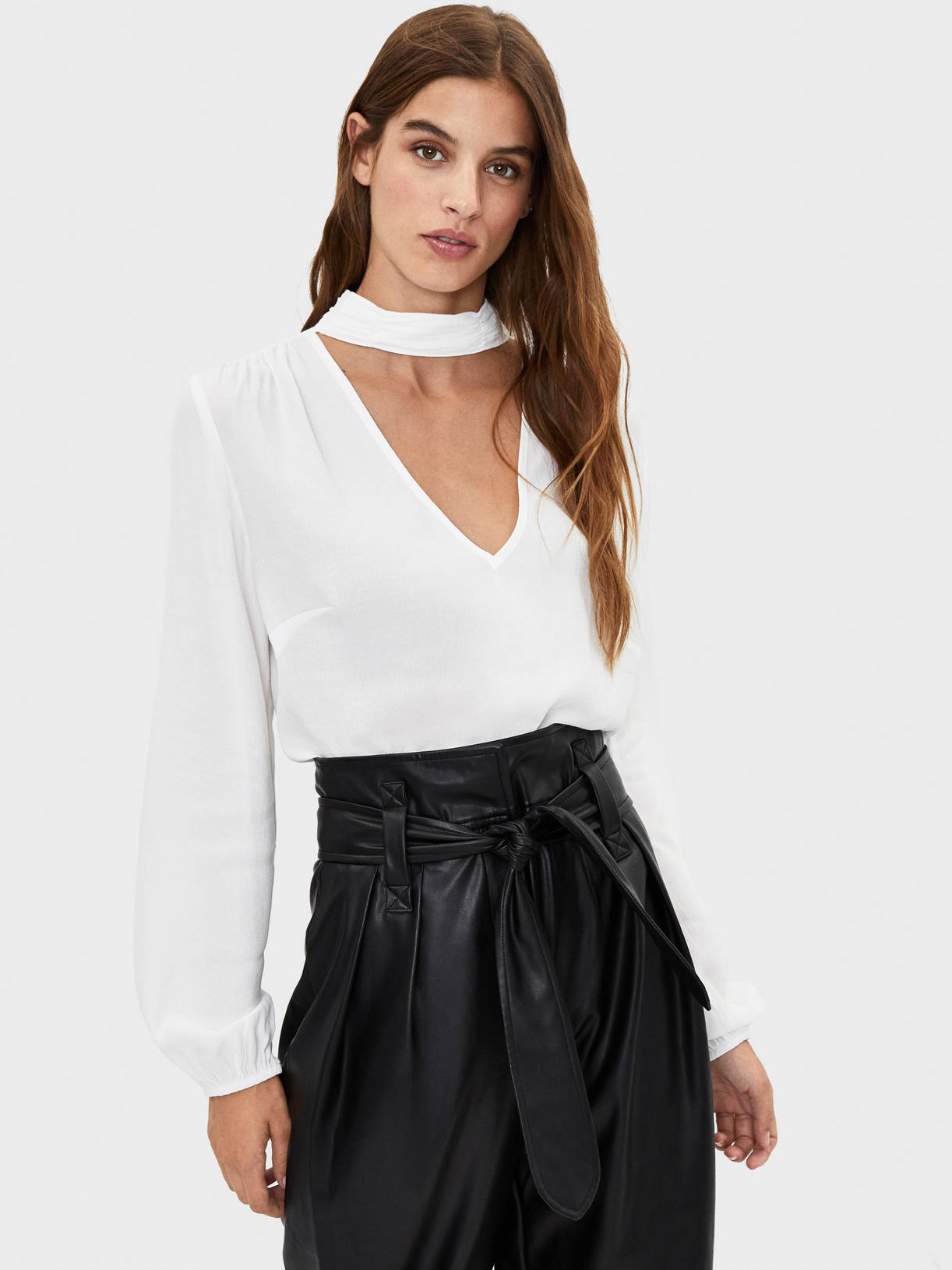 

Блузка Bershka 05851168712 L Белая
