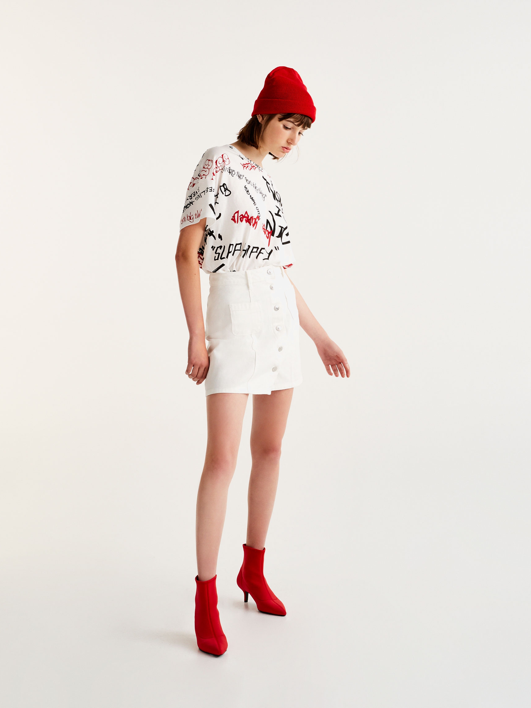 

Футболка Pull & Bear 09235317250 L Принт