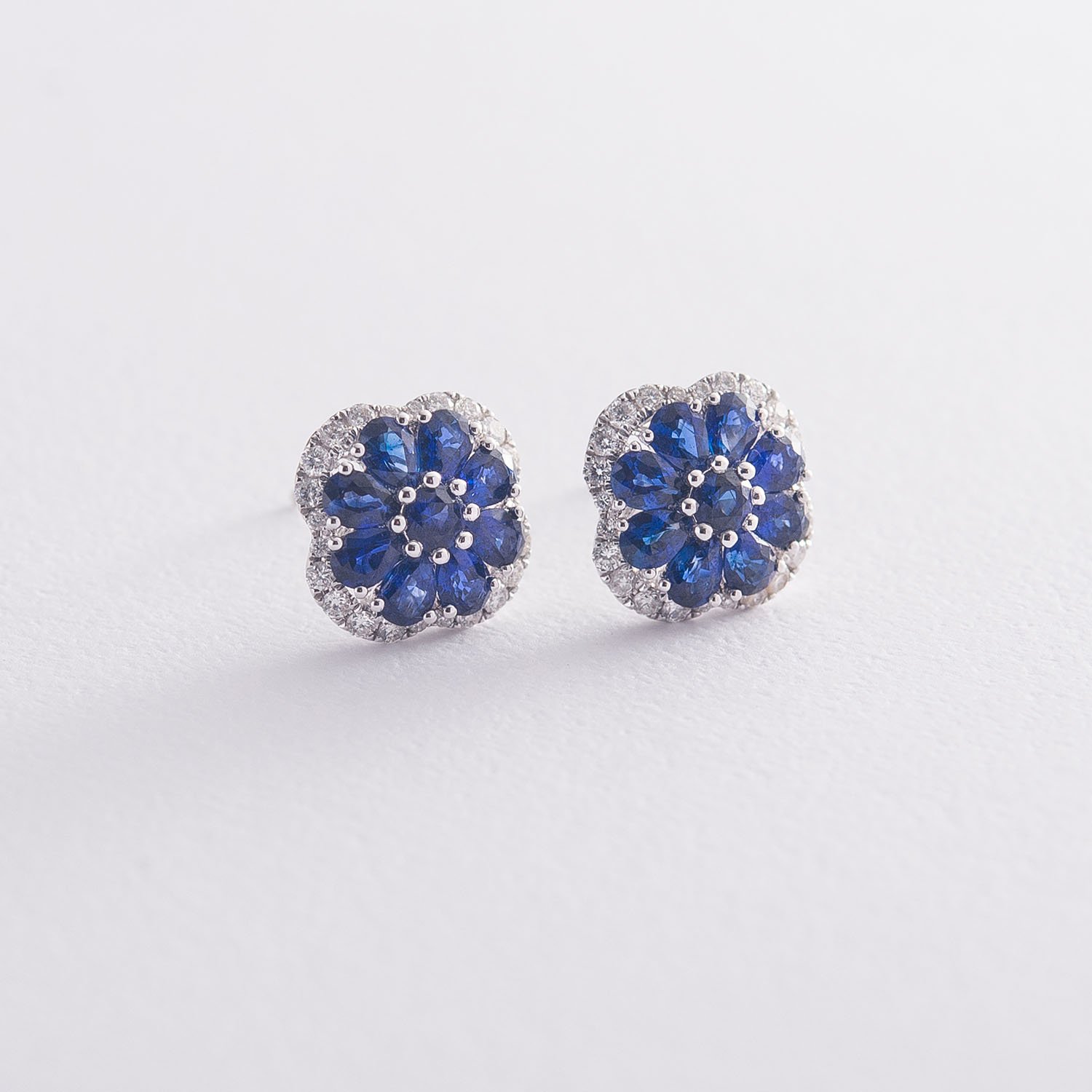 

Золотые серьги-гвоздики с бриллиантами и сапфирами E00783mi Оникс