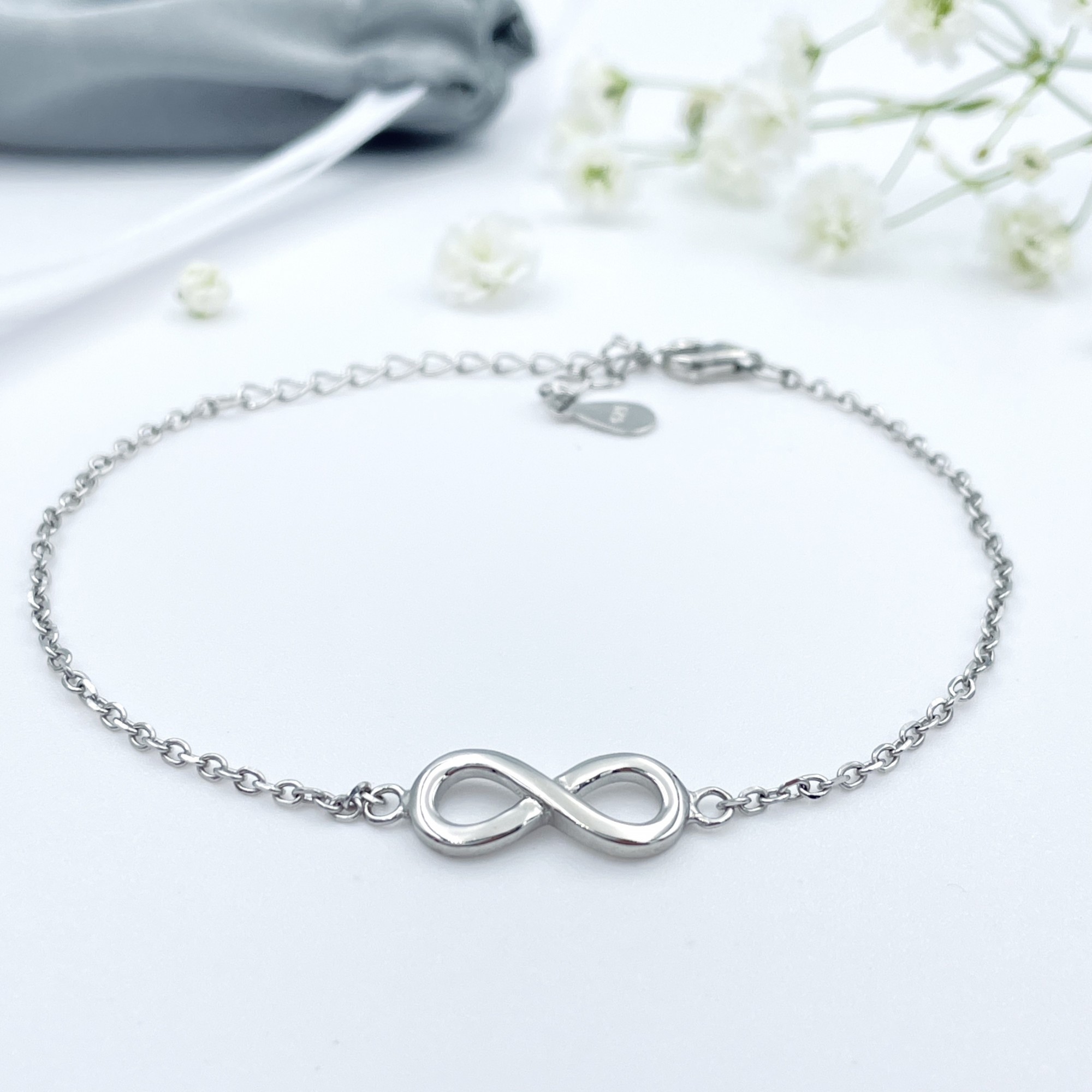 

Жіночий срібний браслет Вічність Top Silver 1.7 г 00031