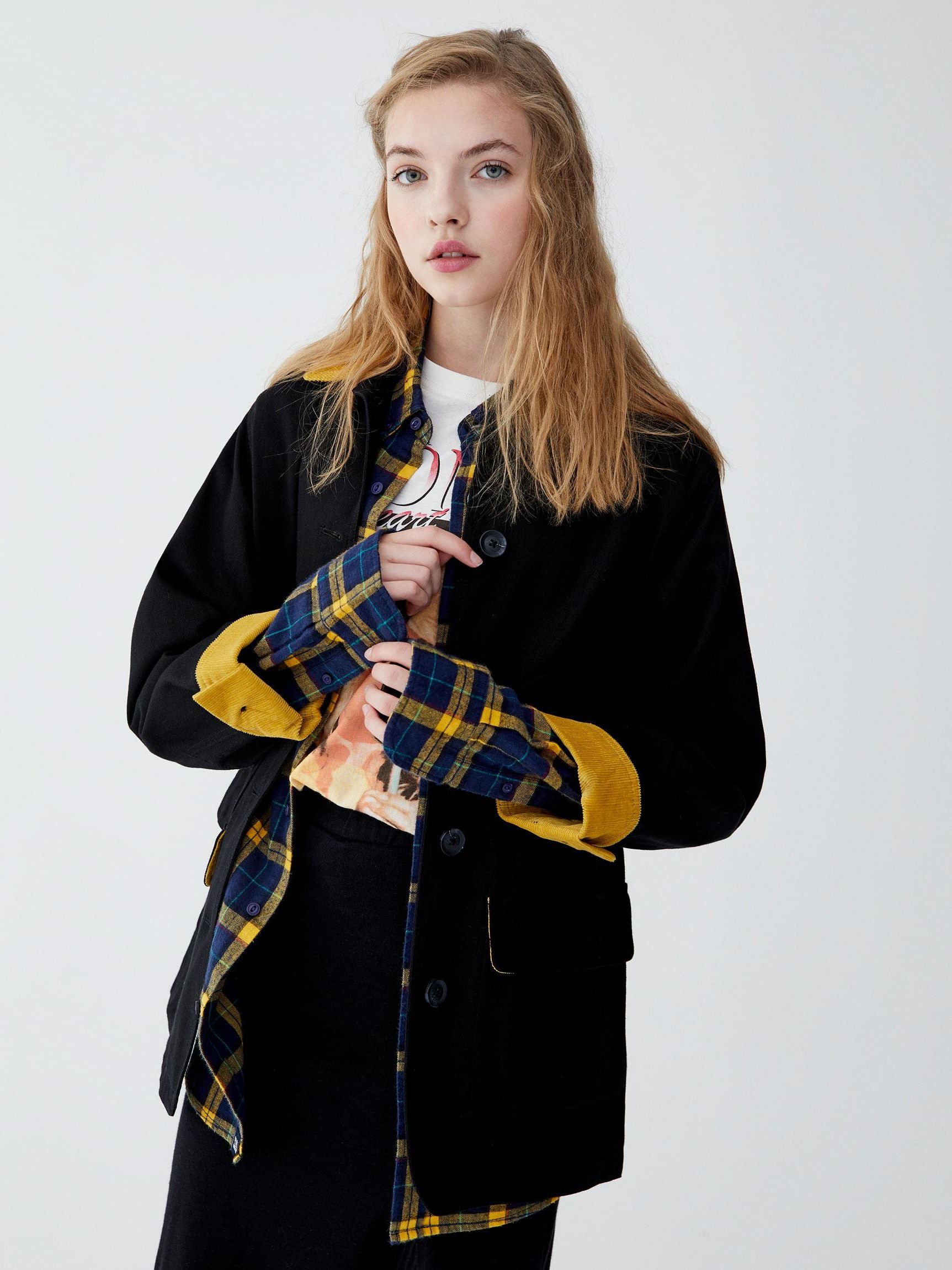 

Куртка Pull & Bear 9712/339/800-AAZG S Черная с желтым