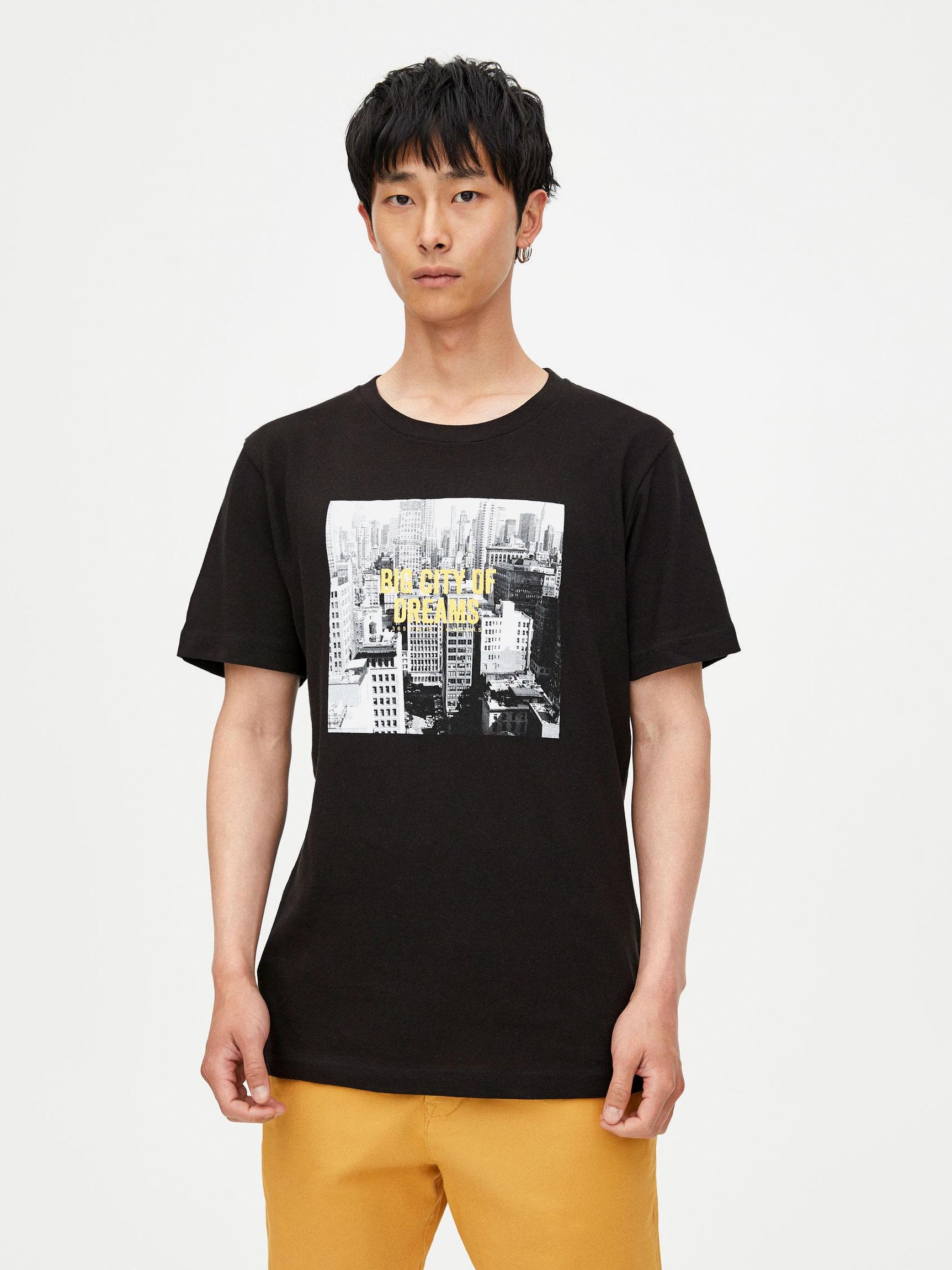 

Футболка Pull & Bear 5246/525/800-ACED S Черная