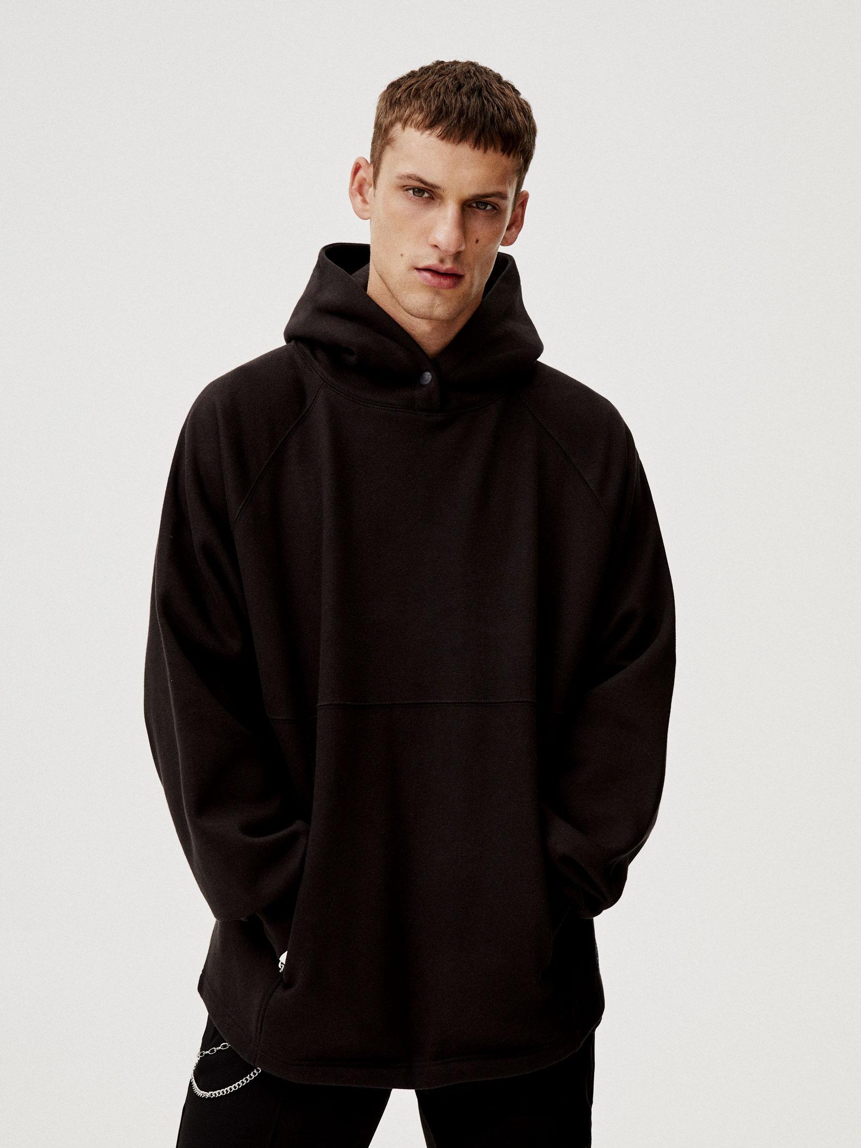 

Худи Pull & Bear 9596/529/800-AAAD M Черное