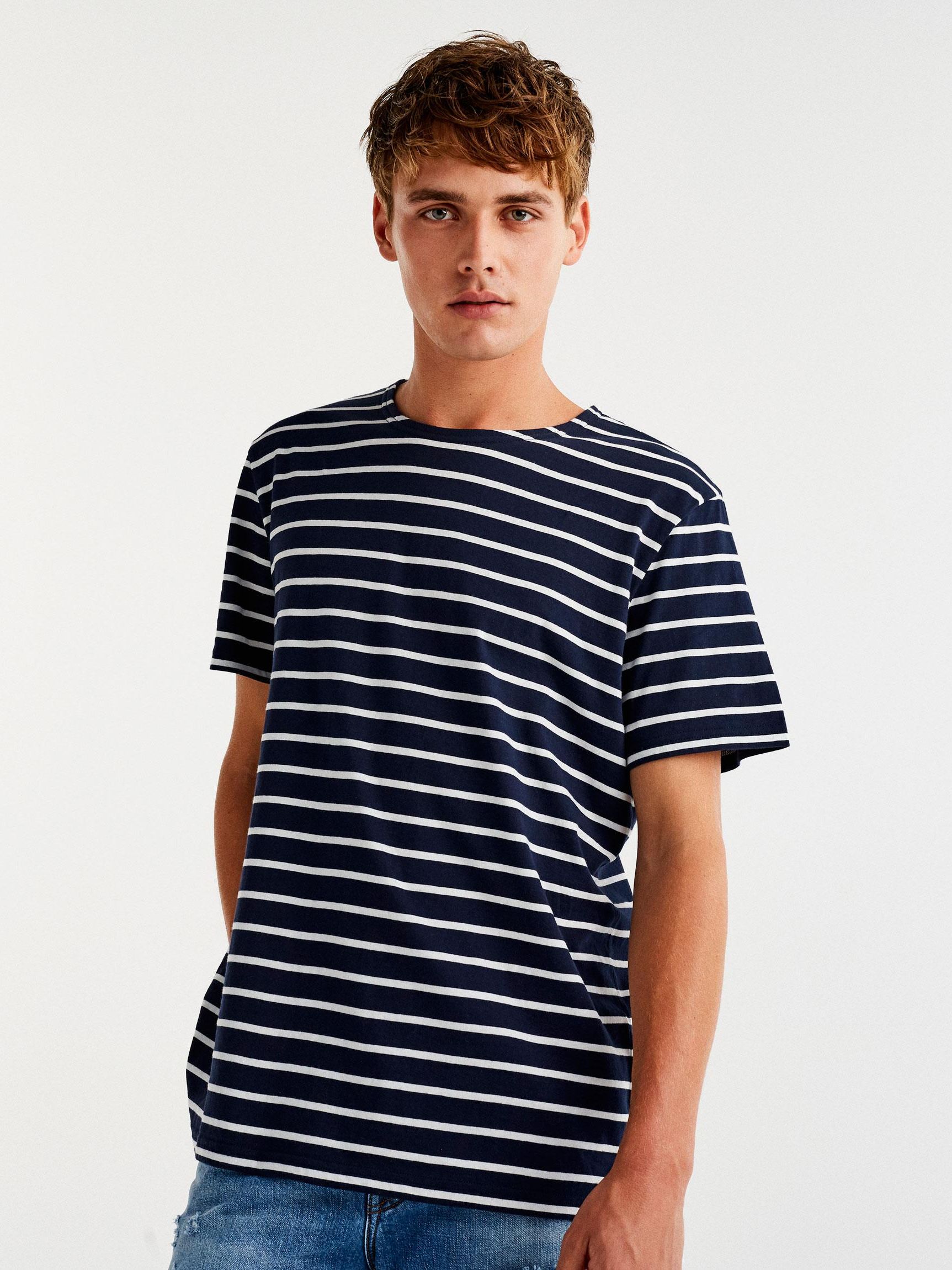 

Футболка Pull & Bear 9234/546/250-ACSK S Темно-синяя