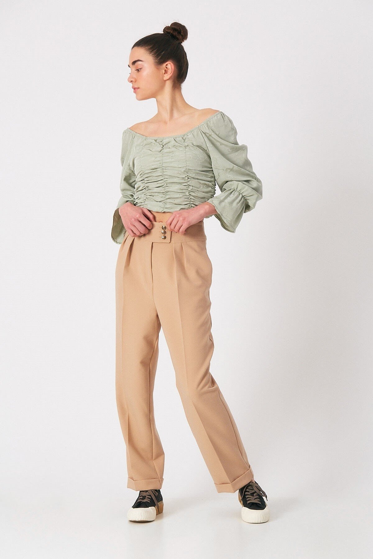 

Элегантные слаксы Robin с отворотами 40 (L) бежевые (D83478 camel)