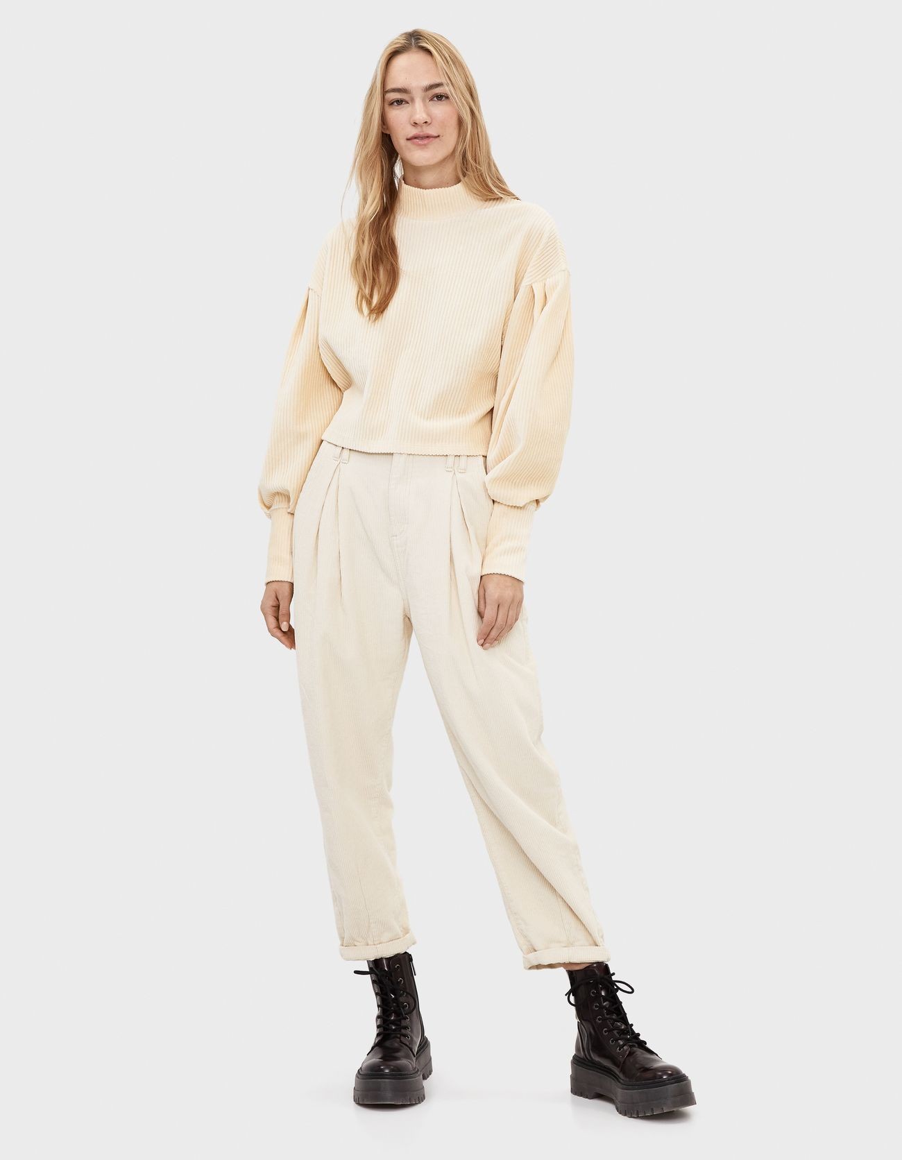 

Джемпер Bershka S молочный 4820227781040