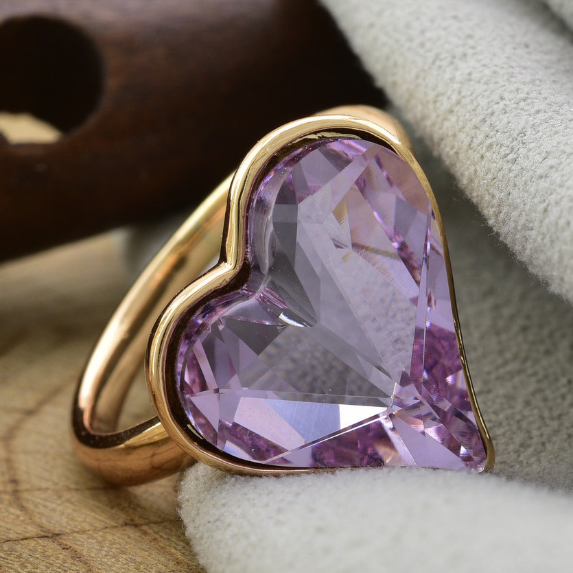 

Кольцо Xuping с кристаллами Swarovski 83190 ширина 19 мм цвет светлый аметистовый позолота 18К19