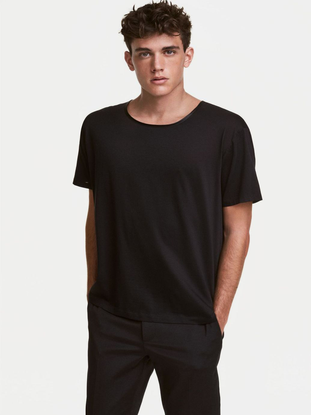 

Футболка H&M 393525 XS Черная