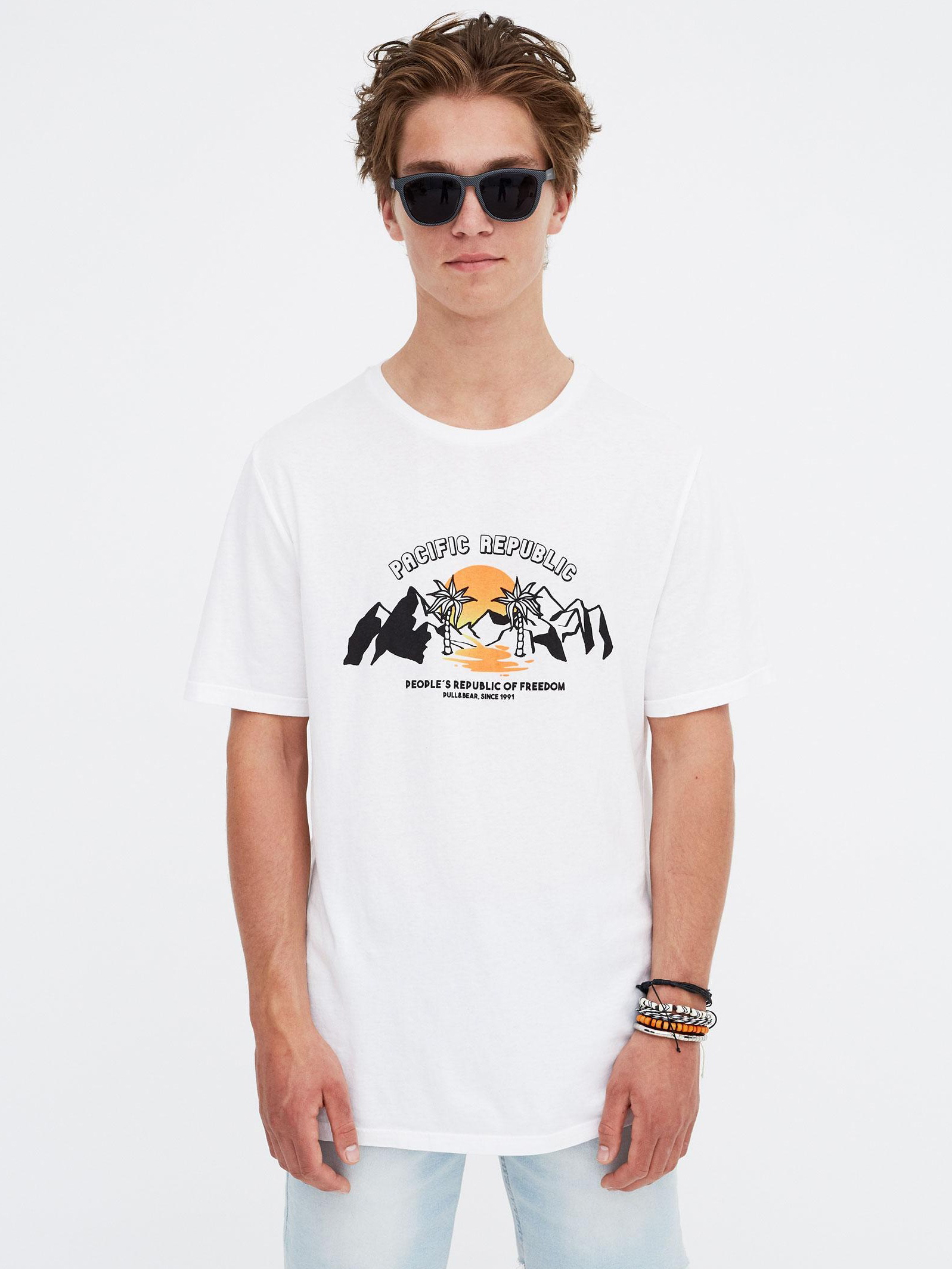 

Футболка Pull & Bear 9231/511/250-AAPT S Белая с принтом