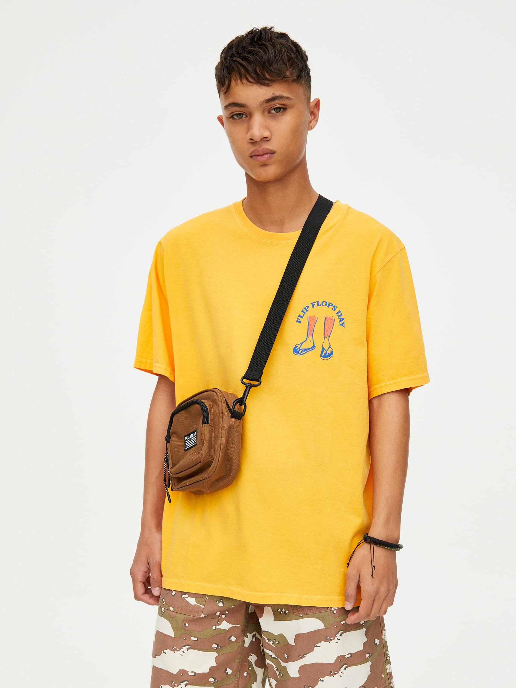 

Футболка Pull & Bear 9230/511/300-ABAH M Оранжевая с принтом
