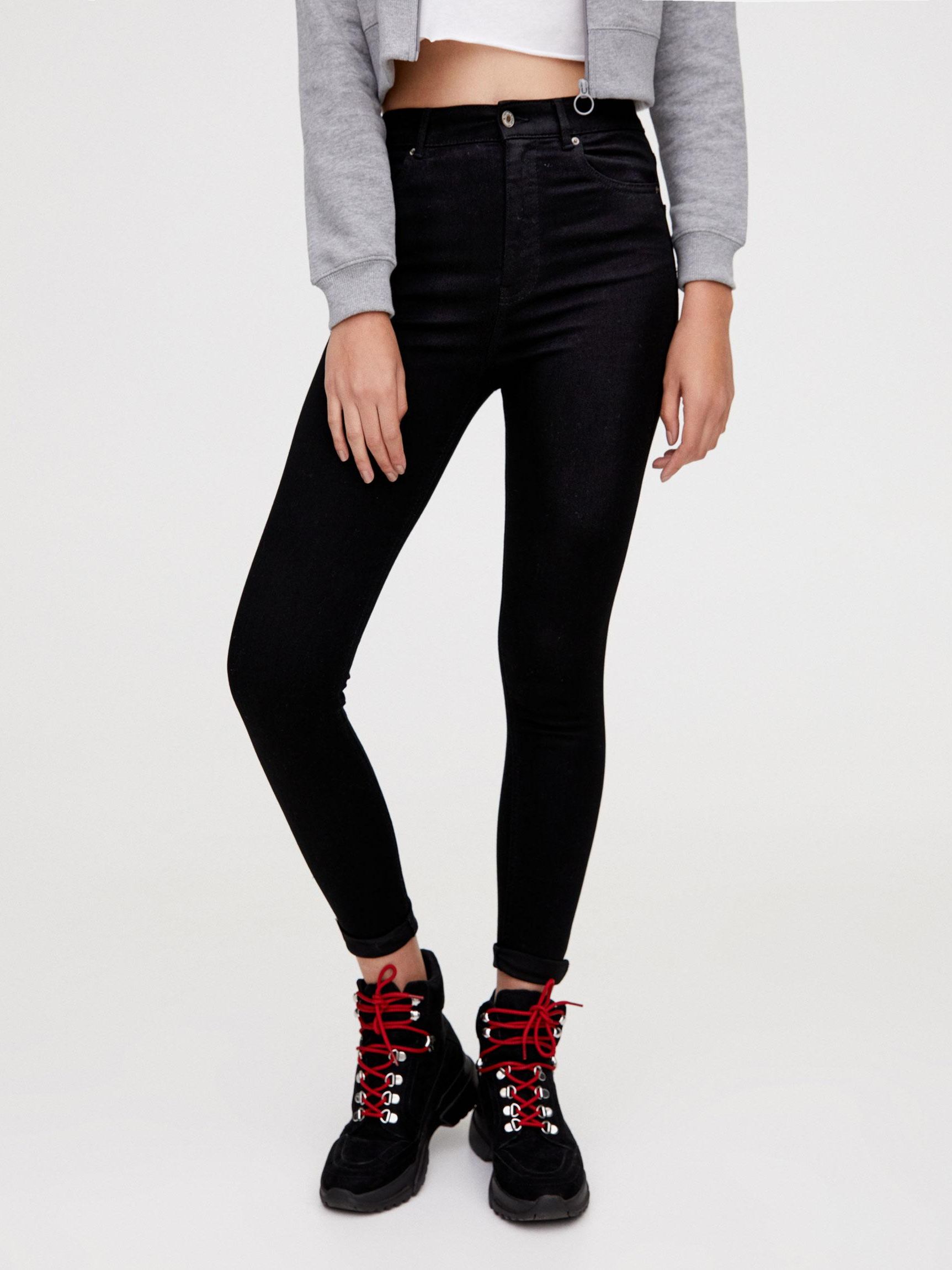 

Джинсы Pull & Bear 5683/316/800-AAAD 32 Черные