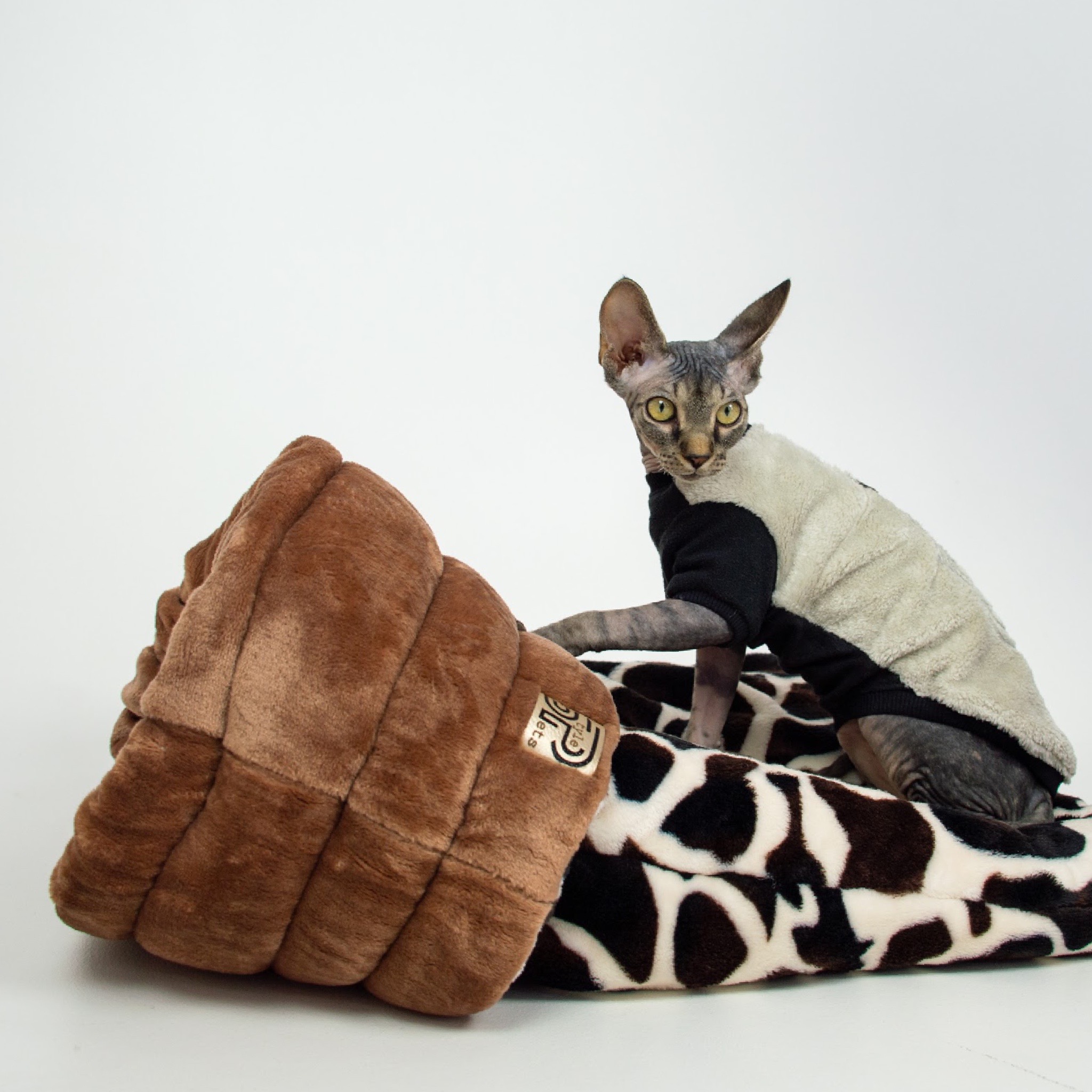 

Дом - нора мешок для кошек и собак Style Pets GIRAFFE (GK/7562) размер XL 60 см на 75 см