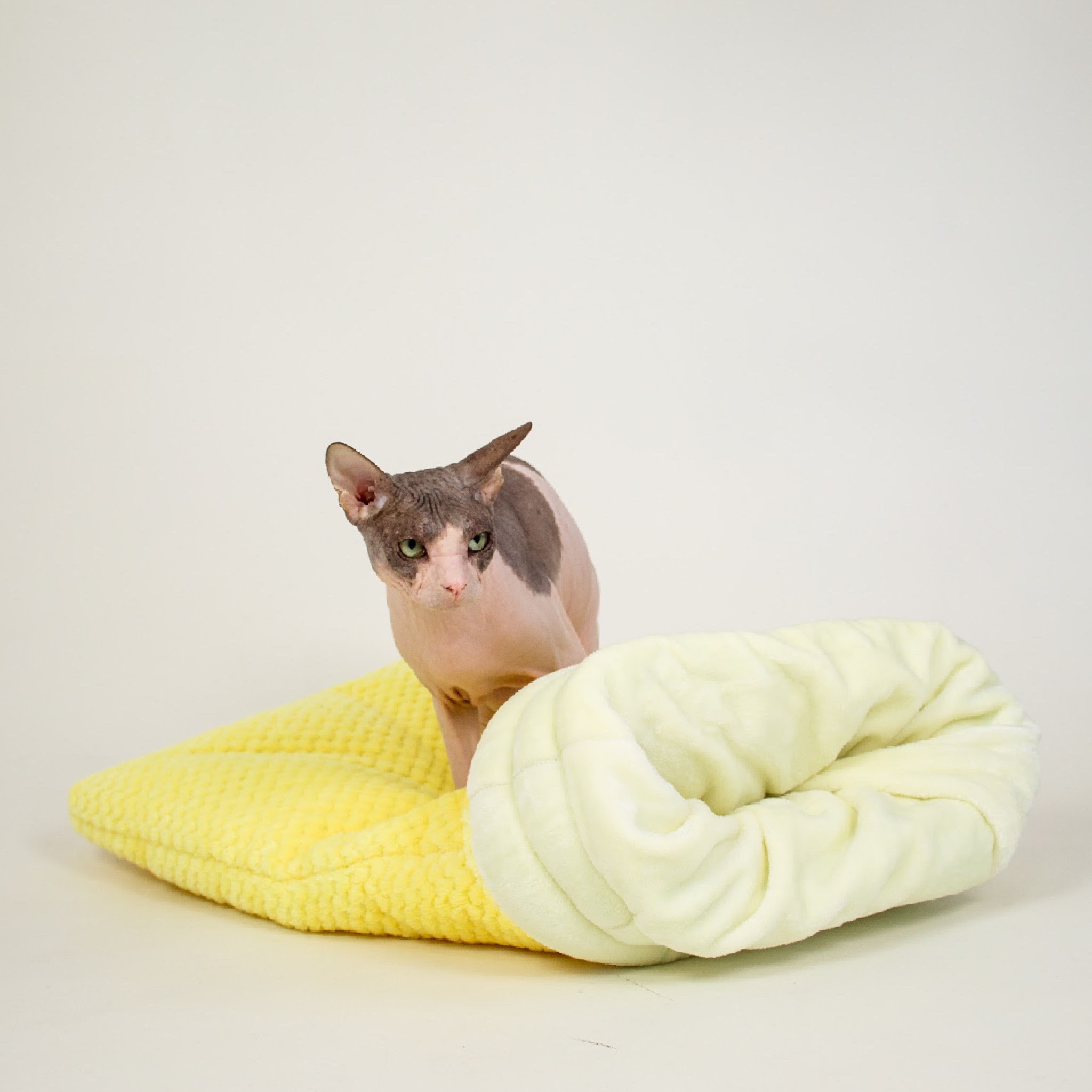

Дом - нора мешок для кошек и собак Style Pets MM/ Frida - yellow (MM/ FY ) размер M 50см на 50 см