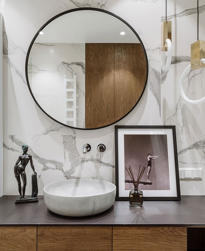 

Круглое зеркало D700мм в черной раме из стали от Frames Posters Décor