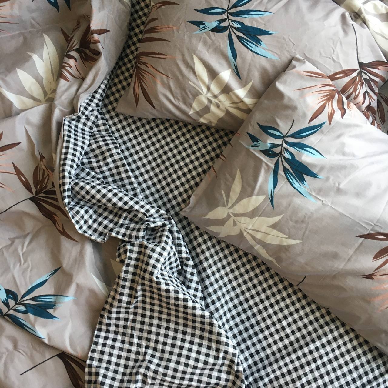 

Постельное белье Ainline Бязь серый листики папоротника в клетку Семейный 145*215 x 2