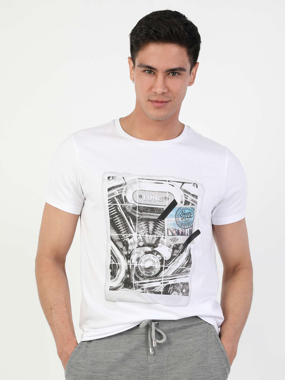 

Футболка Colin's CL1045351WHT M White