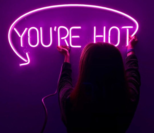 

Неоновая вывеска «You`re hot» 75х35,5 см