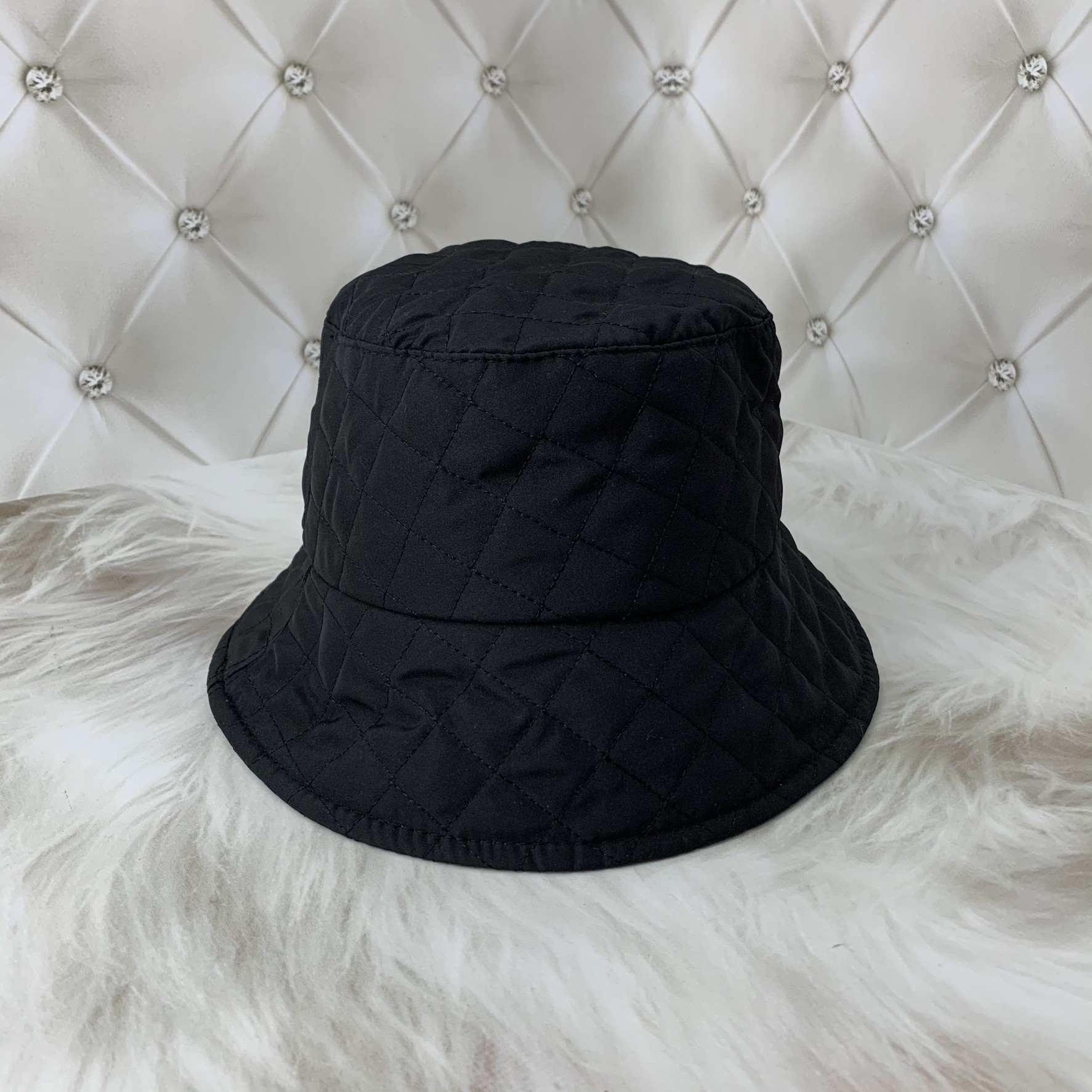 

Панама женская стеганая из плащевки черная