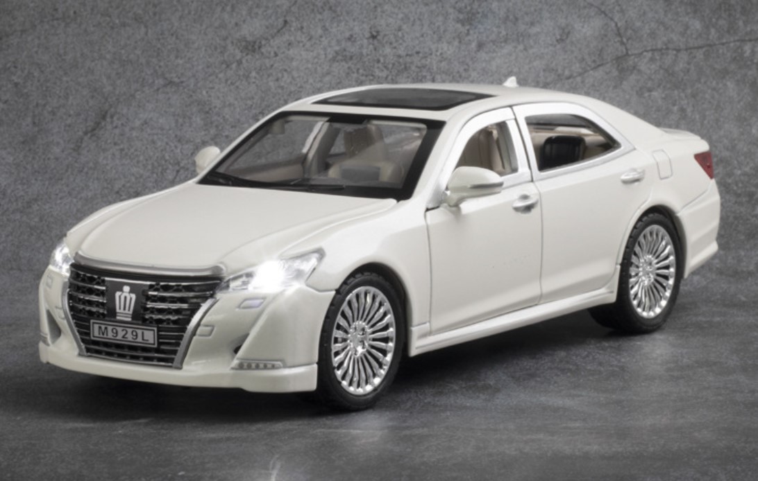 

Модель легкового автомобиля Toyota Crown 1:24 детская белая игрушечная машина