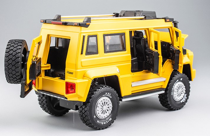 

Модель автомобиля Unimog U500 1:28 желтый