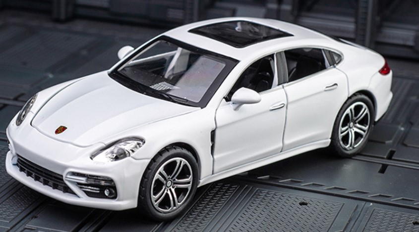 

Модель легкосплавного автомобиля Porsche Palamela 1:32 белого цвета