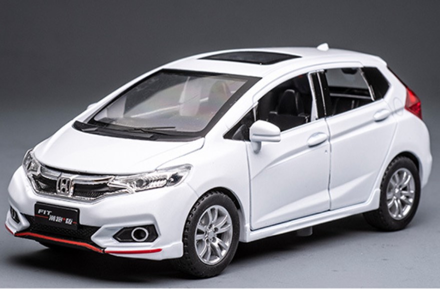 

Модель автомобиля Honda Fit GK5 1:32 шестидверная модель белый цвет