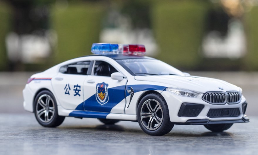

Полицейская машина BMW M8 1:32 детская игрушечная машина белая