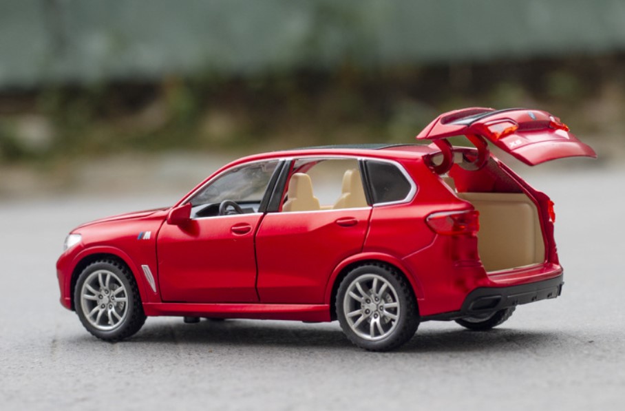 

Модель автомобиля из сплава BMW X5 внедорожник 1:32 красная детская игрушечная машина