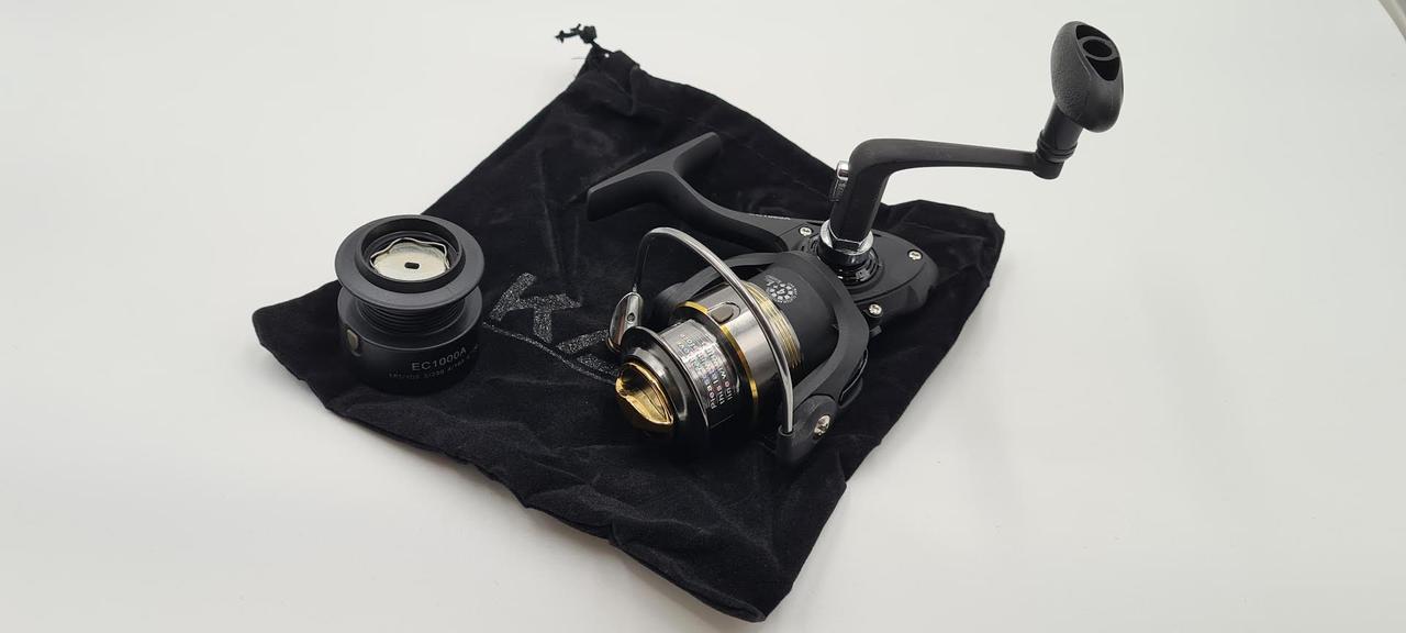 

Катушка Kaida EC 1000 A FD (4+1п) металлическая шпуля, дополнительная шпуля, в комплекте чехол