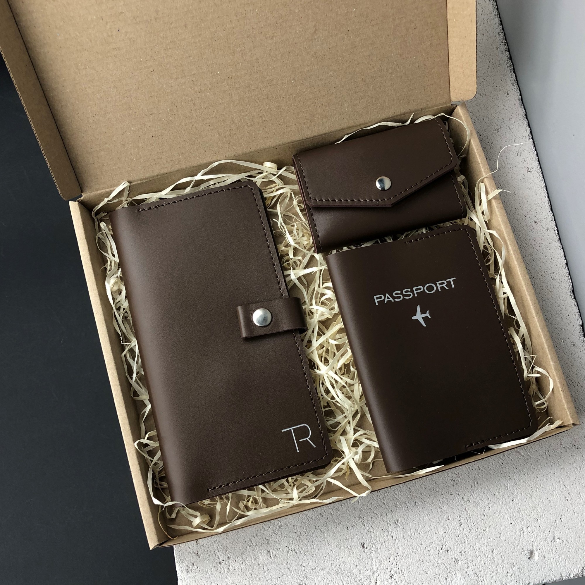 

Подарочный набор кожаных аксессуаров для женщин 1.0 TREBA 15013 Коричневый